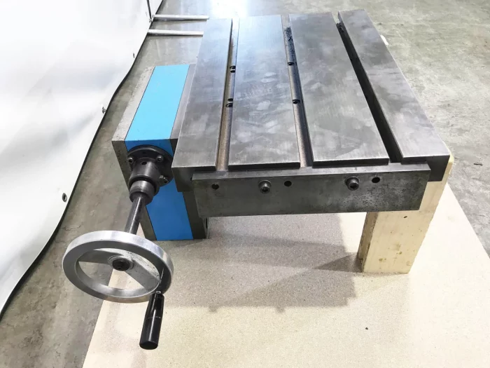 Anflansch Tisch Typ 600