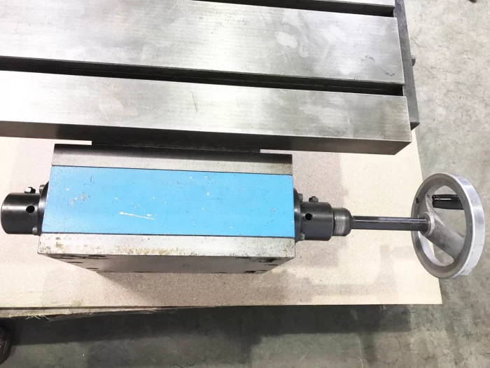Anflansch Tisch Typ 600
